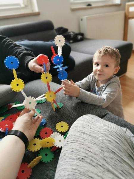 STECKi 2+ im praktischen Eimer – kreativer Steckspaß für Kinder ab 2 Jahren